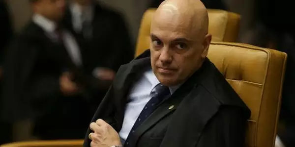 Mensagens revelam que Moraes usou TSE fora do rito para investigar bolsonaristas no STF