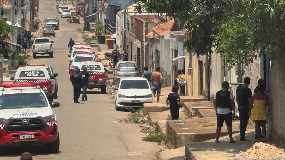 Em intensa troca de tiros, policiais tentam capturar suspeito de matar dois no Alto Bonito