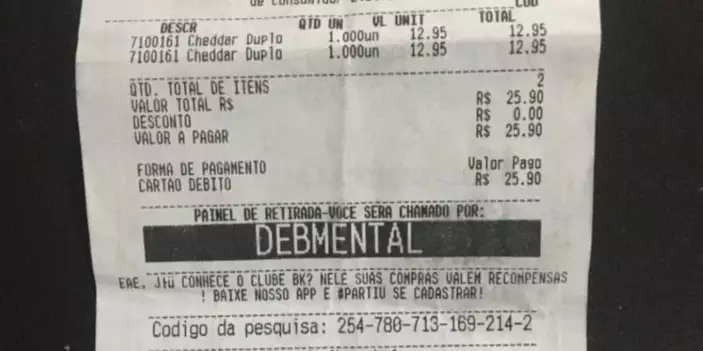 Funcionária de lanchonete é demitida após identificar cliente como 'debmental'