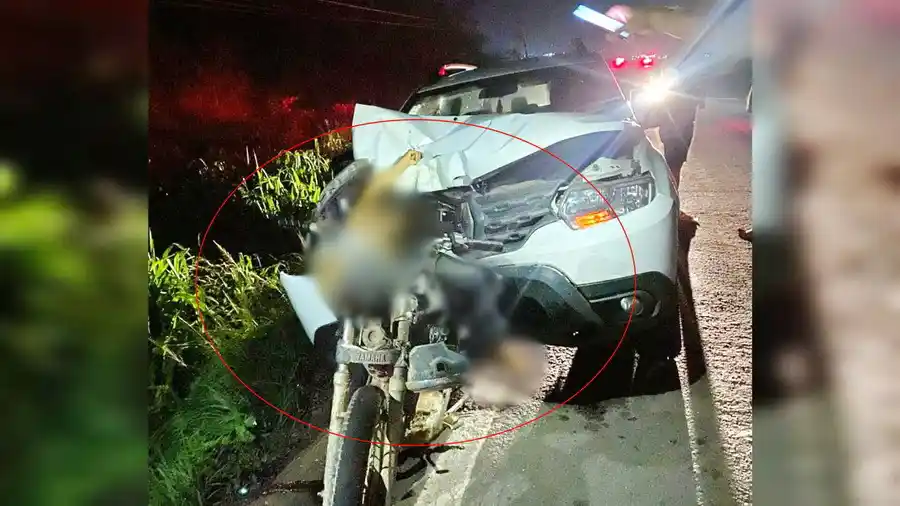 Mulher morre em batida entre carro e moto na Curva do S