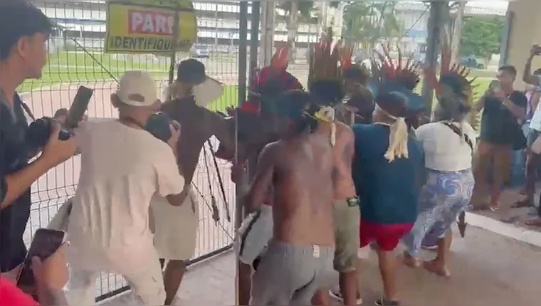 PROTESTO DE INDÍGENAS: Seduc desmente sobre fim do SOME e repudia atos de violência