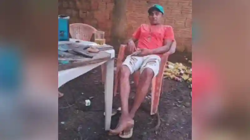 Homem morre em colisão entre motos