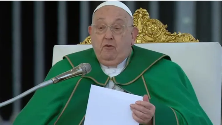 Falta de ar faz Papa Francisco interromper celebração