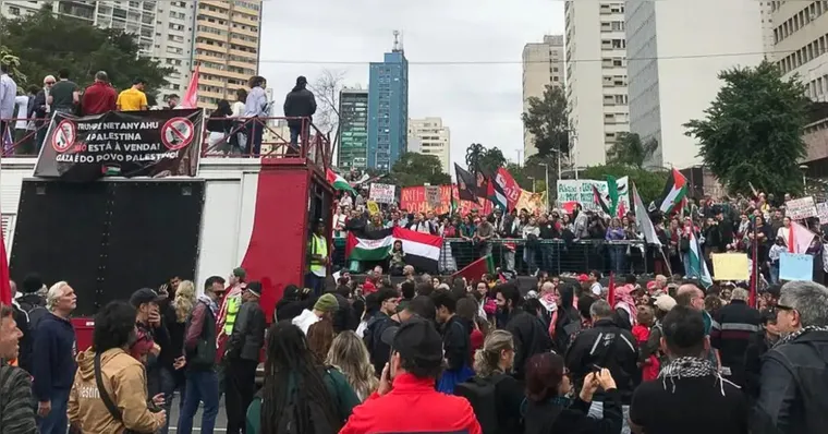 ilhares de pessoas protestam em São Paulo contra o ataque israelense a Gaza. | Reprodução/Agência Brasil