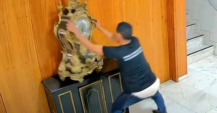 Moraes manda prender homem que quebrou relógio no 8/1 após juiz soltá-lo
