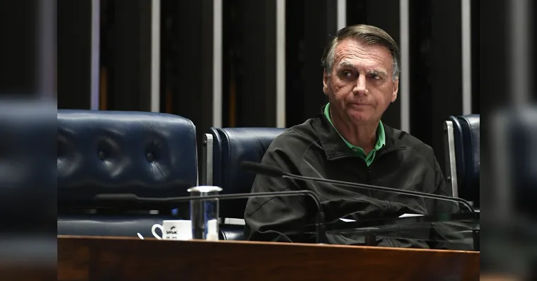 Moraes decreta prisão domiciliar de Jair Bolsonaro