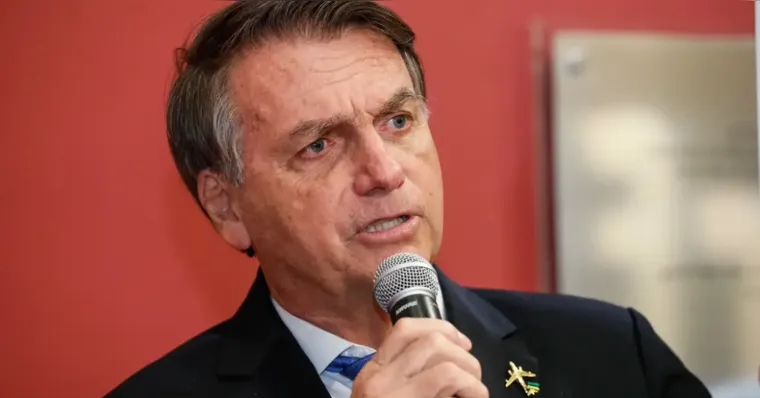 Laudo médico de Bolsonaro indica câncer de pele