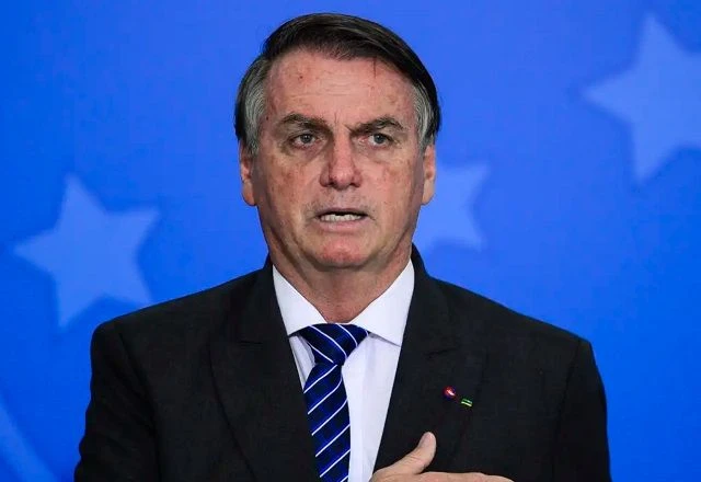 Bolsonaro é preso pela Polícia Federal