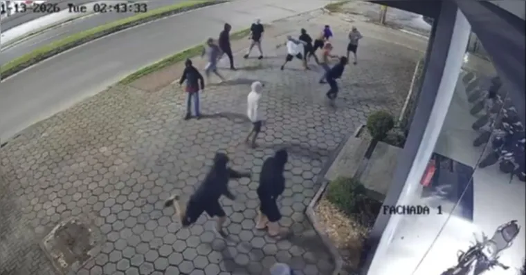 Ladrões invadem loja e fogem pilotando 12 motos furtadas
