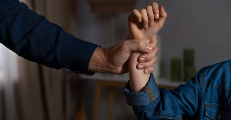 Adolescente grava abusos sexuais e denuncia padrasto em Belém