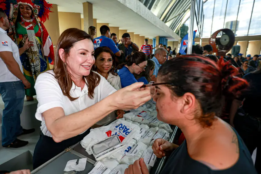 Governadora Hana Ghassan entrega mais de 1,5 mil novos óculos de grau a moradores de Ananindeua