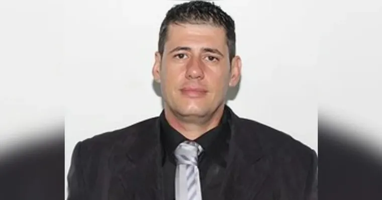 Prefeito é denunciado por usar drones e servidores para perseguir ex