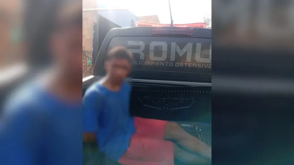 Mulher encontra homem dentro de casa e vizinhos o seguram em Parauapebas