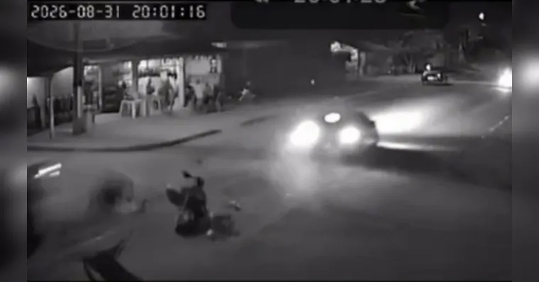 Motociclista fica em estado grave após batida em cruzamento