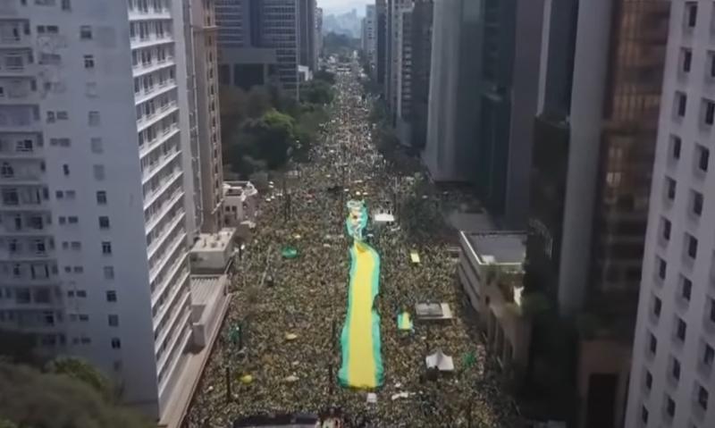 Imagens aéreas: manifestantes pró-Bolsonaro enchem avenida Paulista; veja vídeos de drones